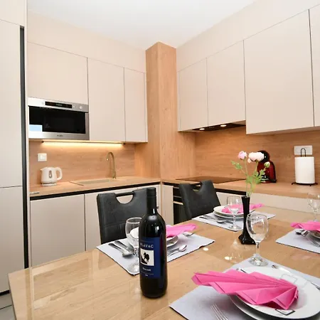 Minimax Apartment *