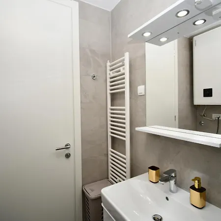 Apartment Minimax